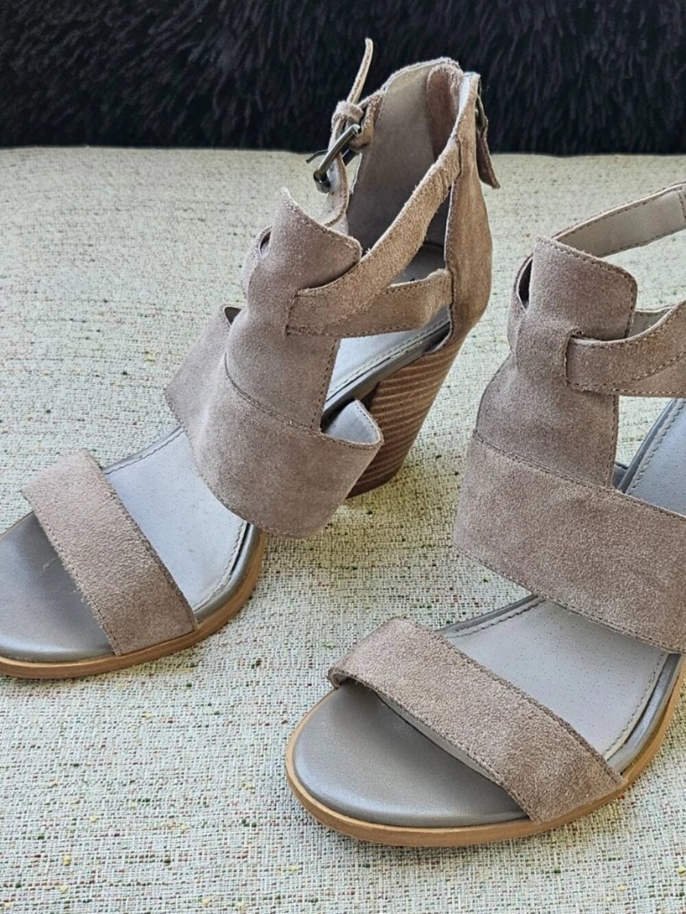 Hinge Women Sandal Heel Brown Suede Leather Upper Shoe Size 6.5